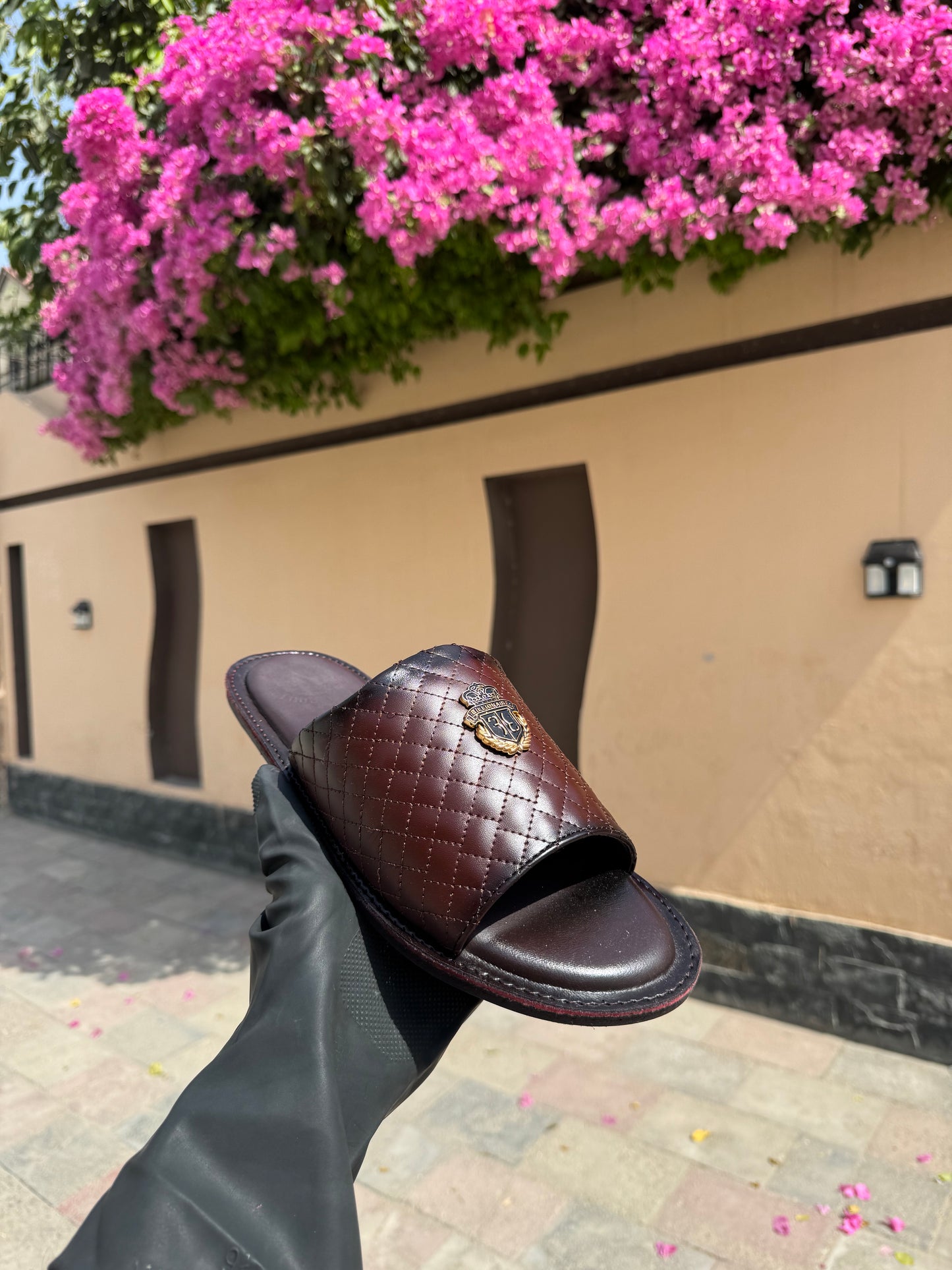 QUILTED CREST SLIDES-BROWN