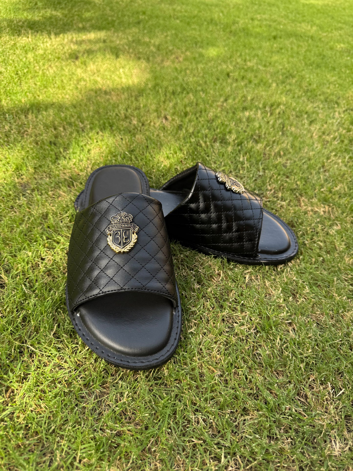 QUILTED CREST SLIDES-BLACK