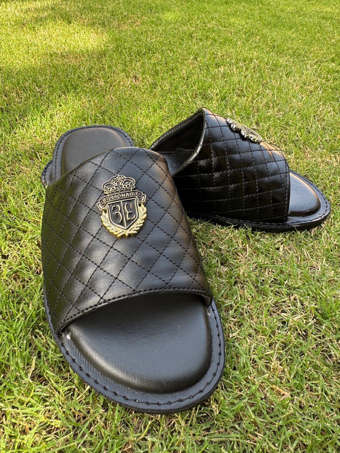 QUILTED CREST SLIDES-BLACK
