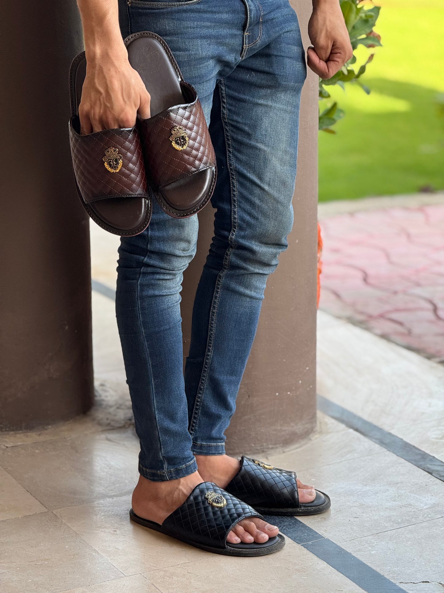 QUILTED CREST SLIDES-BROWN