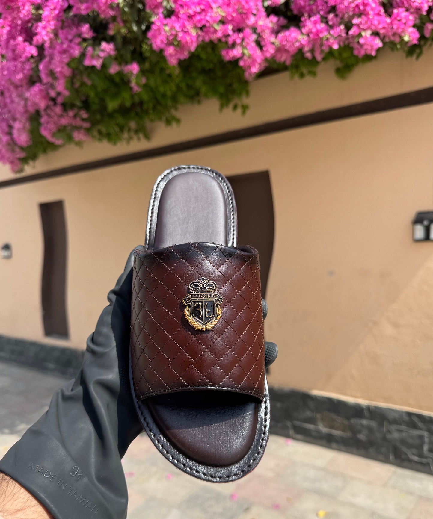 QUILTED CREST SLIDES-BROWN