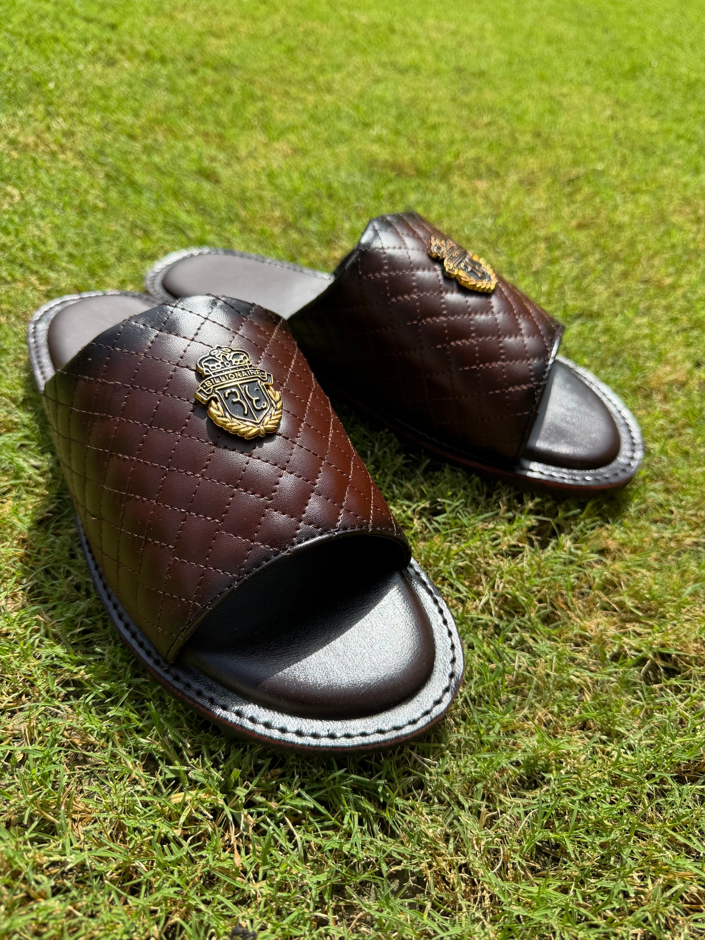 QUILTED CREST SLIDES-BROWN