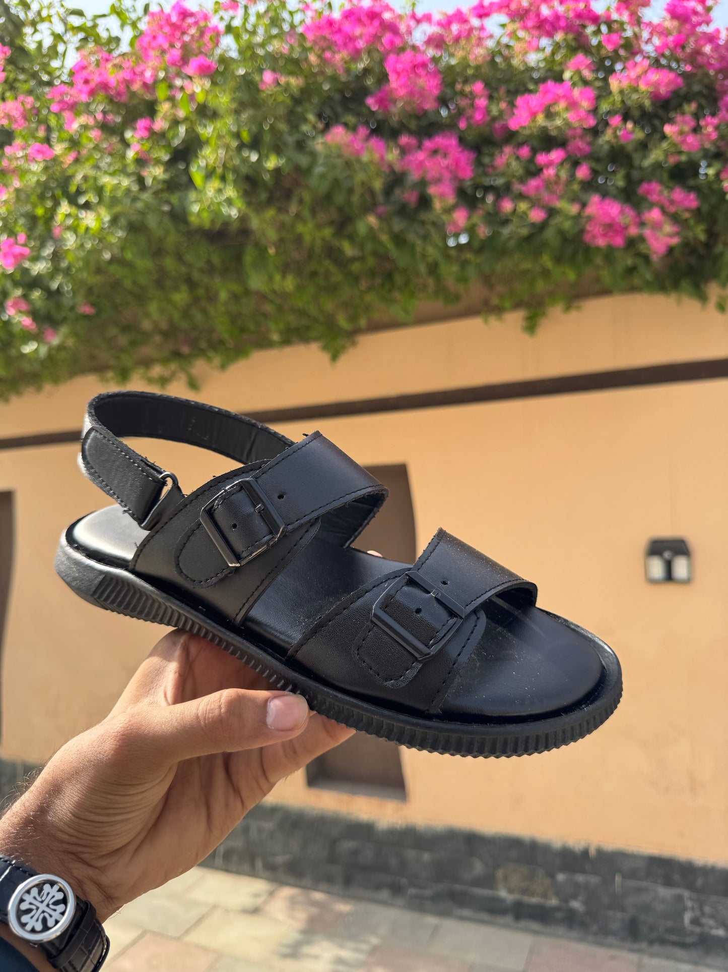 BLACK LEATHER BUCKLE SANDALS