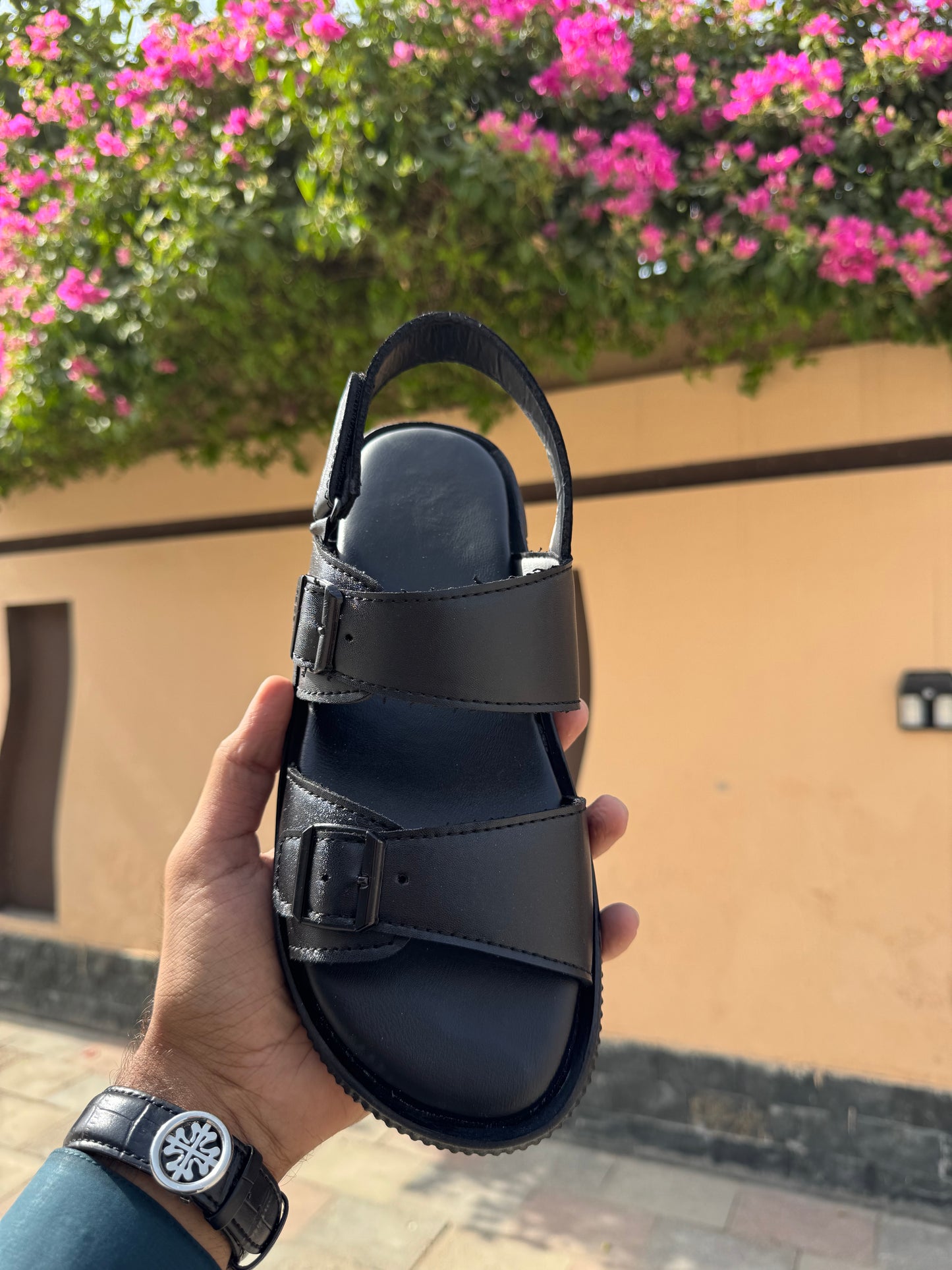 BLACK LEATHER BUCKLE SANDALS